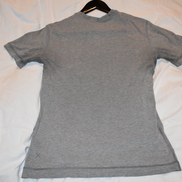 Lululemon  The Fundamental T-Shirt - Picture 4 of 6